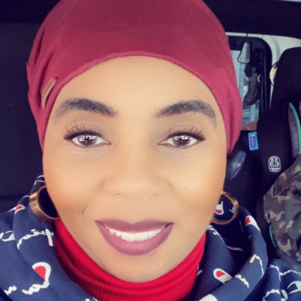 Meet your Posher, Mia